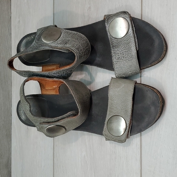 Taos Womens Carousel 3 Comfort Hook&loop Wedge Leather Sandals shoes 39/8-8.5 - Picture 3 of 14